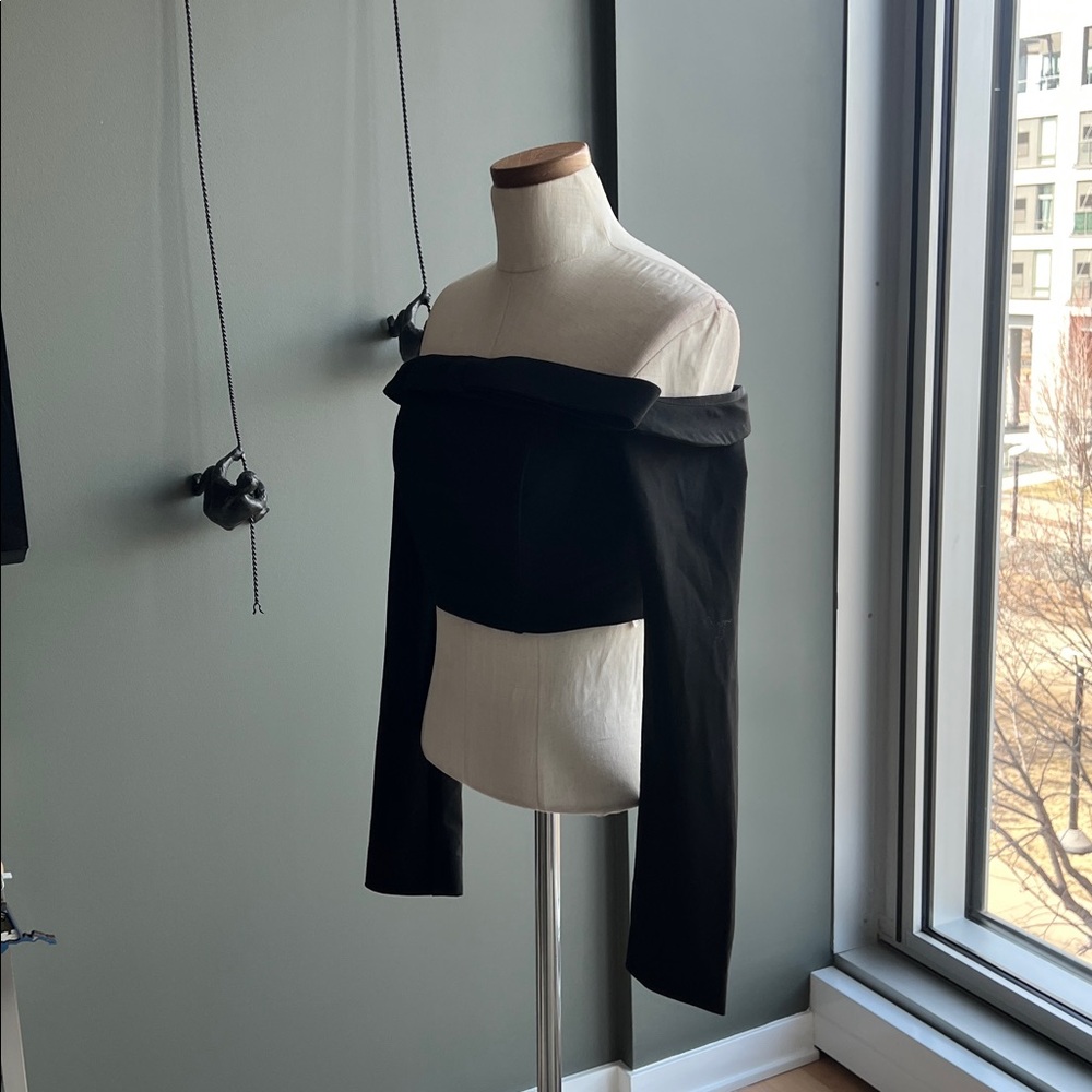 New Cult Gaia Valia Off Shoulder Crop Top in Black Size 6 - Picture 4 of 7